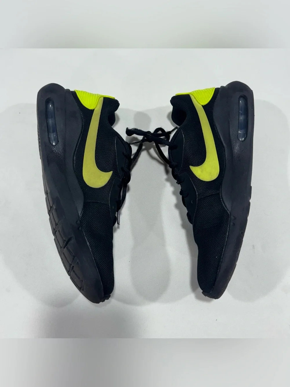 Nike Air Max Oketo GS Size 8.5 Black Volt Athletic Running Sneaker AR7419-004